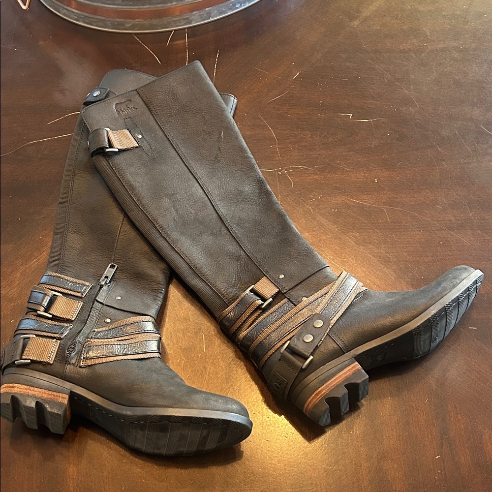 Sorel Black & Dark Brown Heeled Boots with Straps